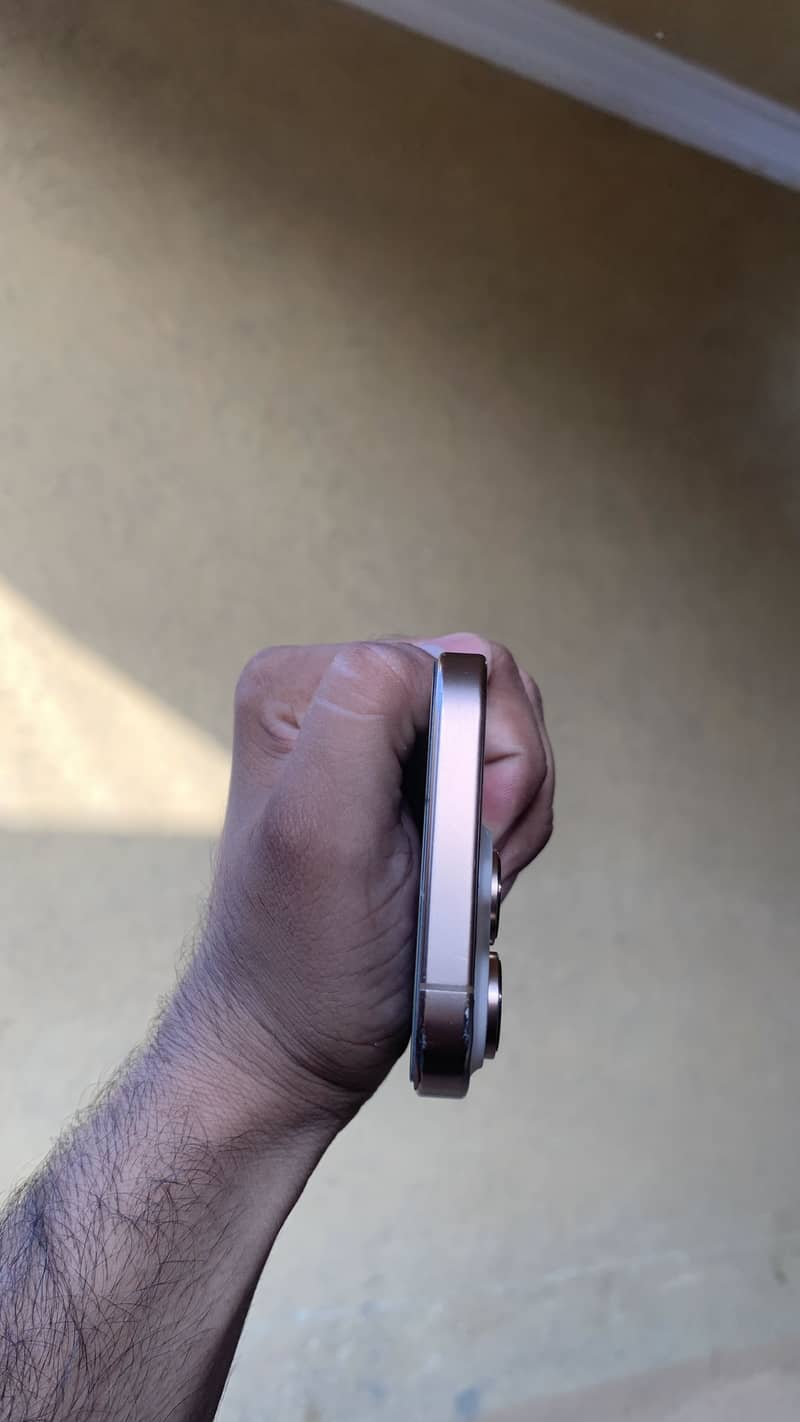 Apple iPhone 16 Pro 6