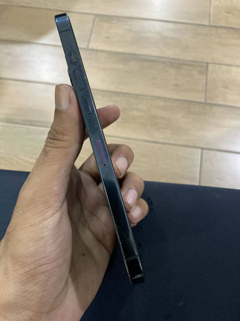 Apple iPhone 12 Pro Max 4
