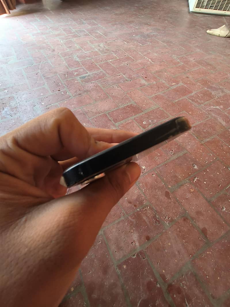 Apple iPhone 12 1