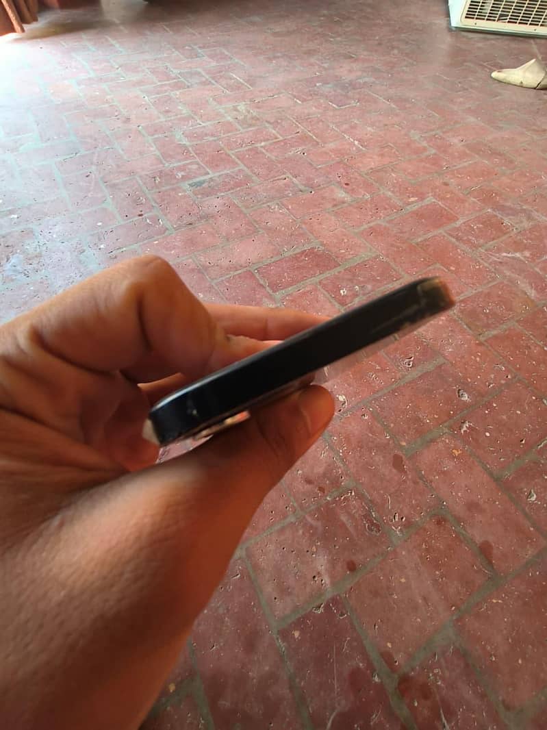 Apple iPhone 12 3