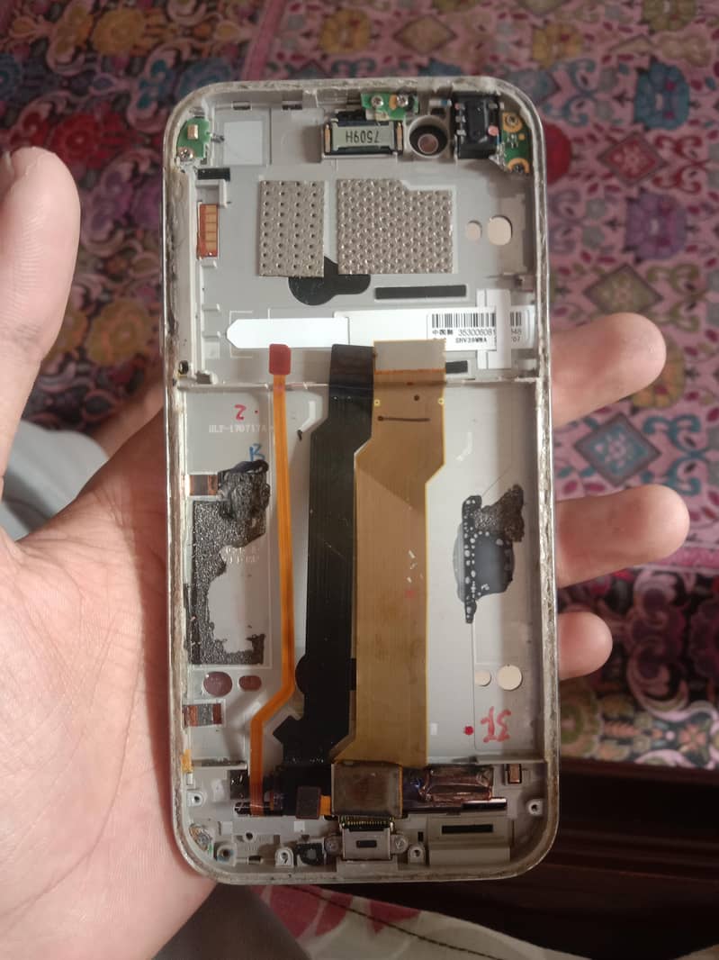 Sharp Aquos R2 1