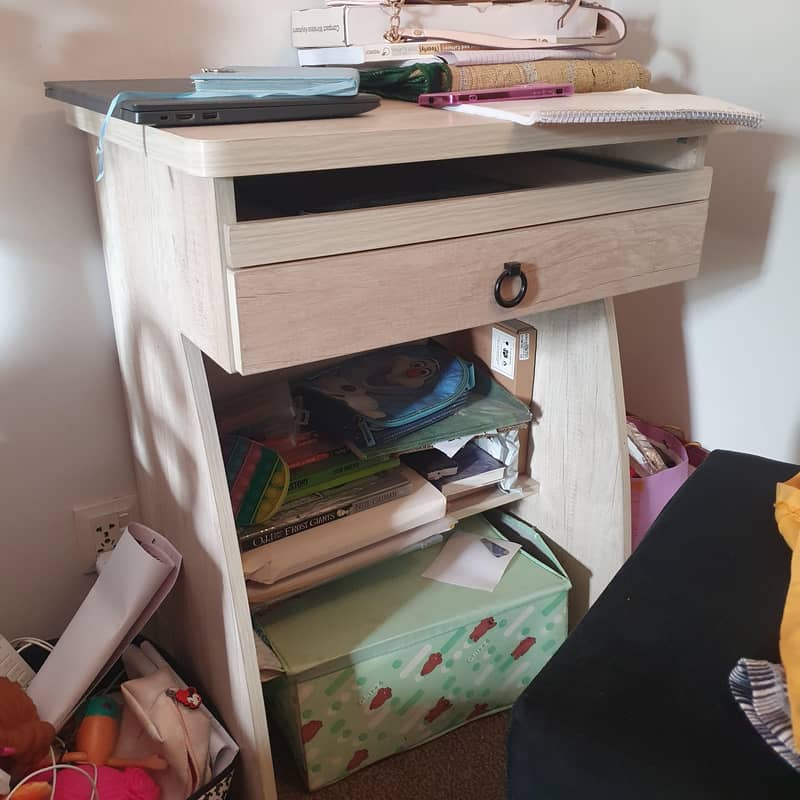 writing / study table 1