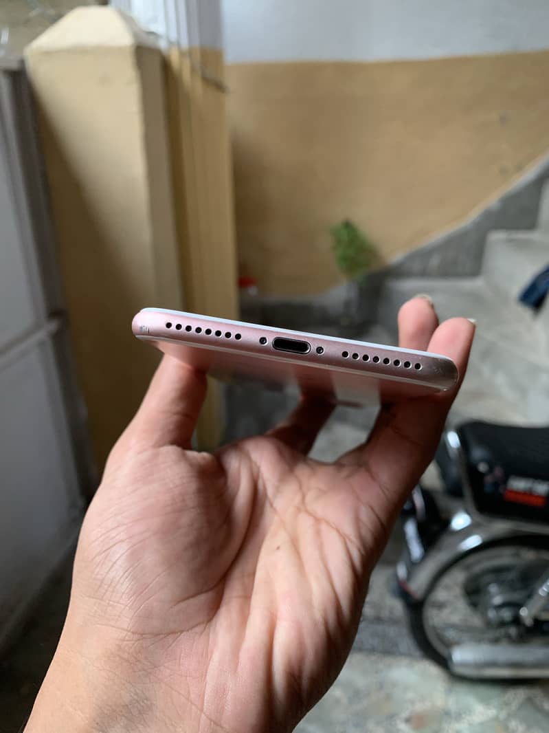 Apple iPhone 7 Plus 3