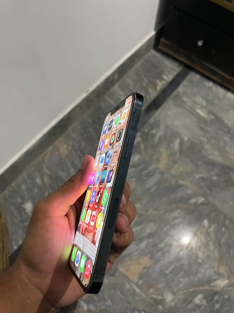 Apple iPhone 12 Pro JV 1