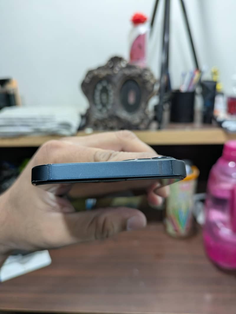 Apple iPhone 13 4