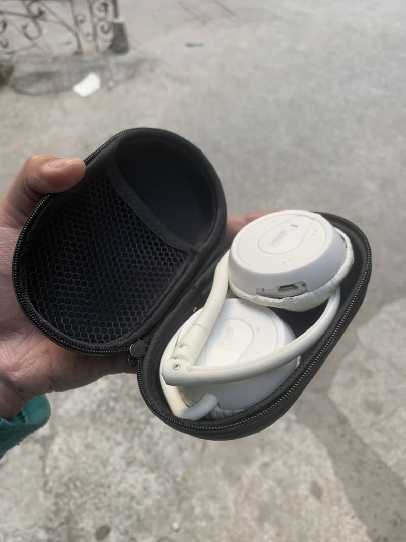 Arctic Bluetooth Headphone 1