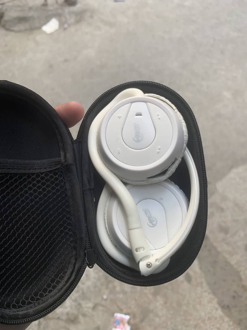 Arctic Bluetooth Headphone 2