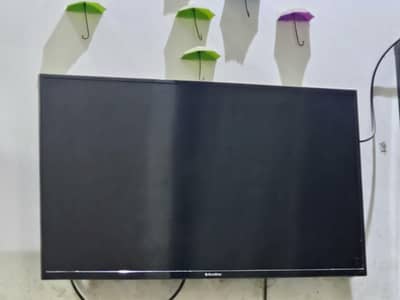 10/10 condition smart led tv with youtube and all the apps