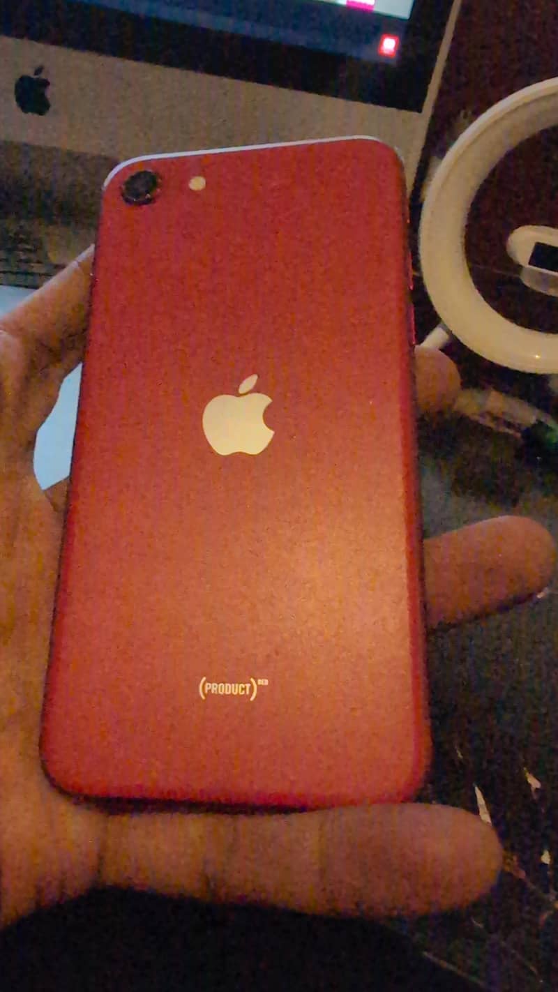 Apple iPhone SE 2023 1