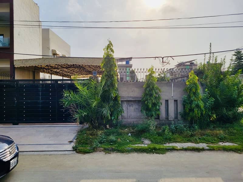 10 marla corner plot 0