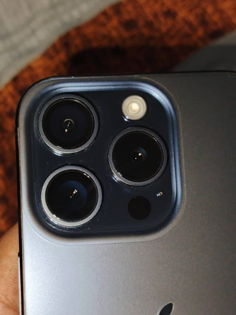 Apple iPhone 15 Pro 2