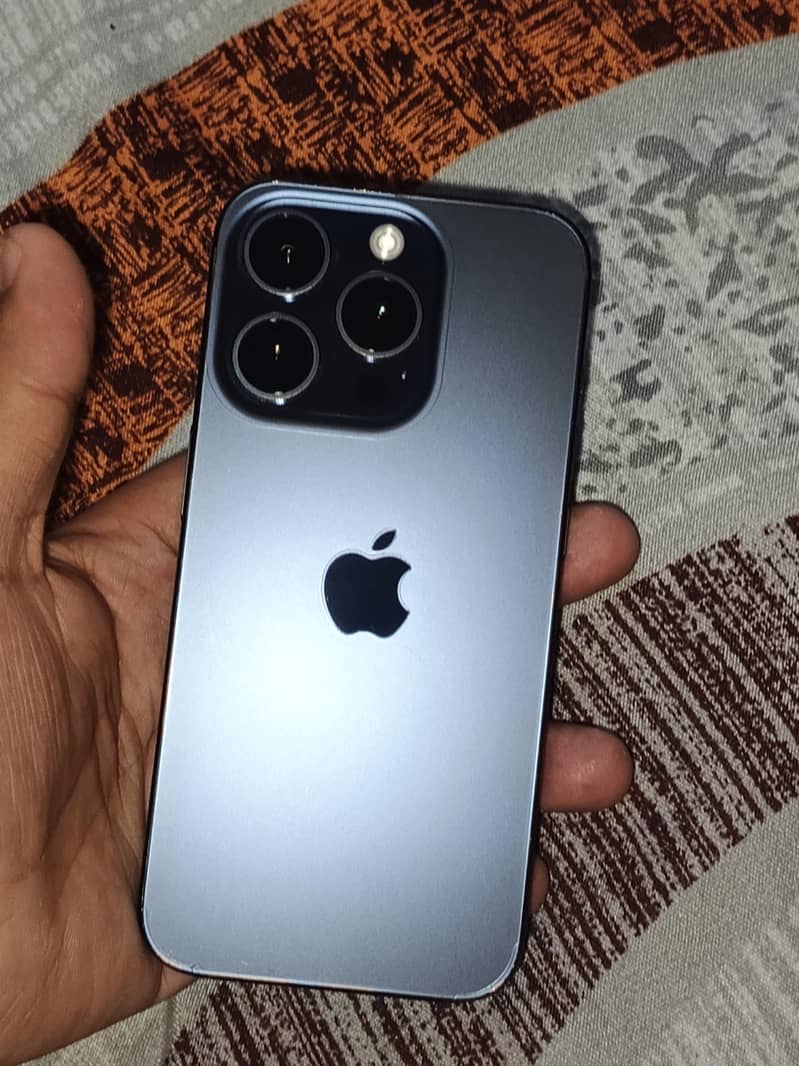 Apple iPhone 15 Pro 3