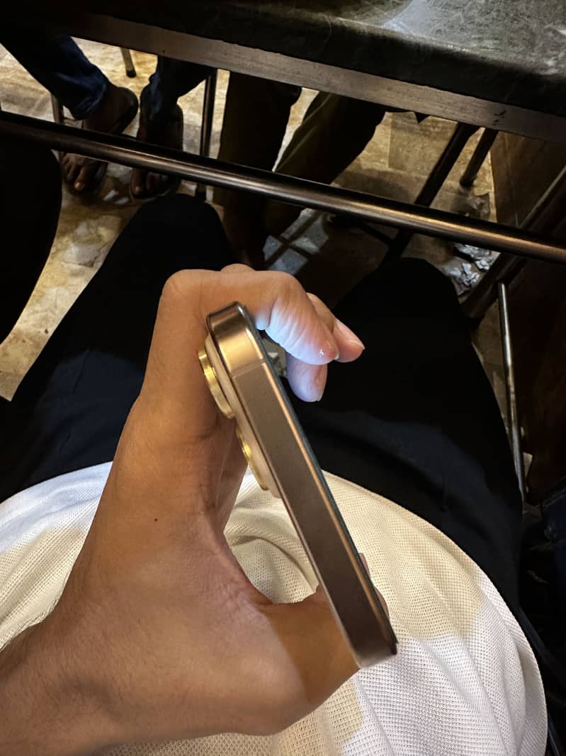 Apple iPhone 16 Pro Max 3