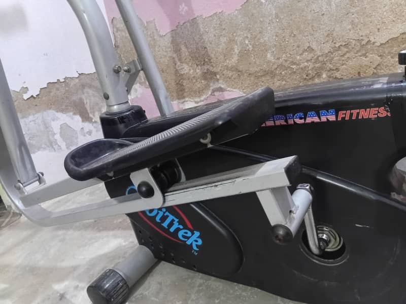 EXERCCISE CYCLE MACHINE 4