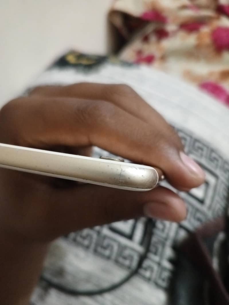 Apple iPhone 6S 5