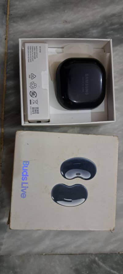 samsung galaxy buds live with box eartips