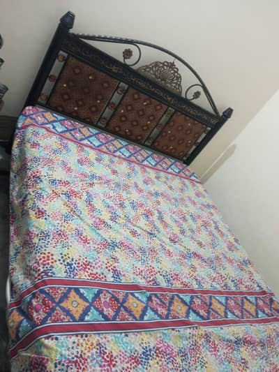 2 double beds side dressing mirror and trolley