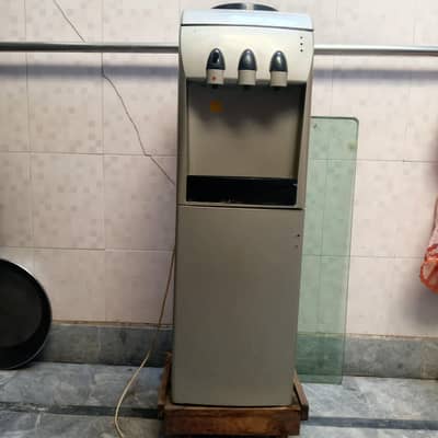 A good condition water dispenser hot and cold version