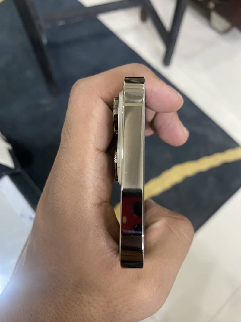 iPhone 14 Pro 4
