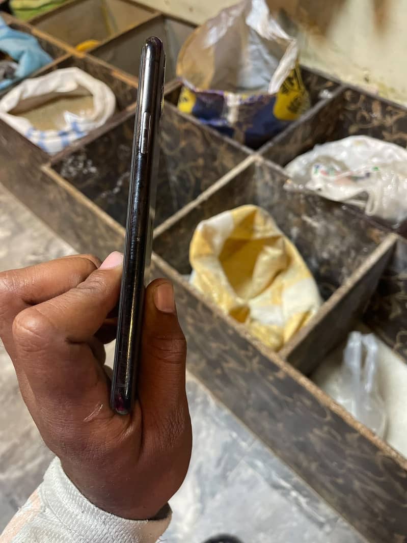 Apple iPhone 11 Pro Max 1