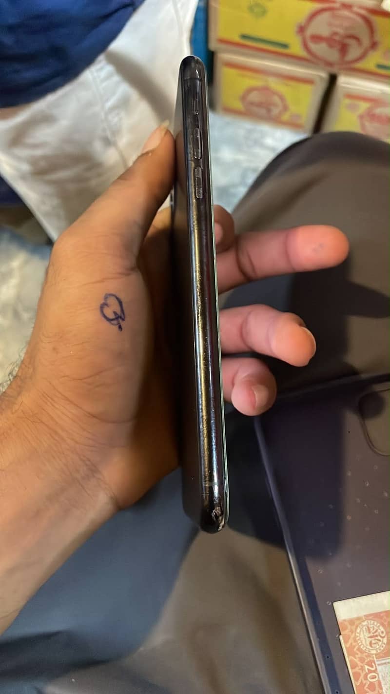 Apple iPhone 11 Pro Max 6