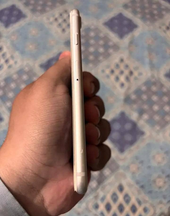 Apple iPhone 7 1