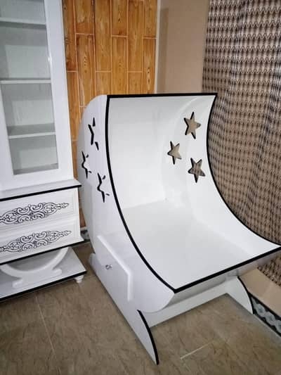 Baby cot almost new