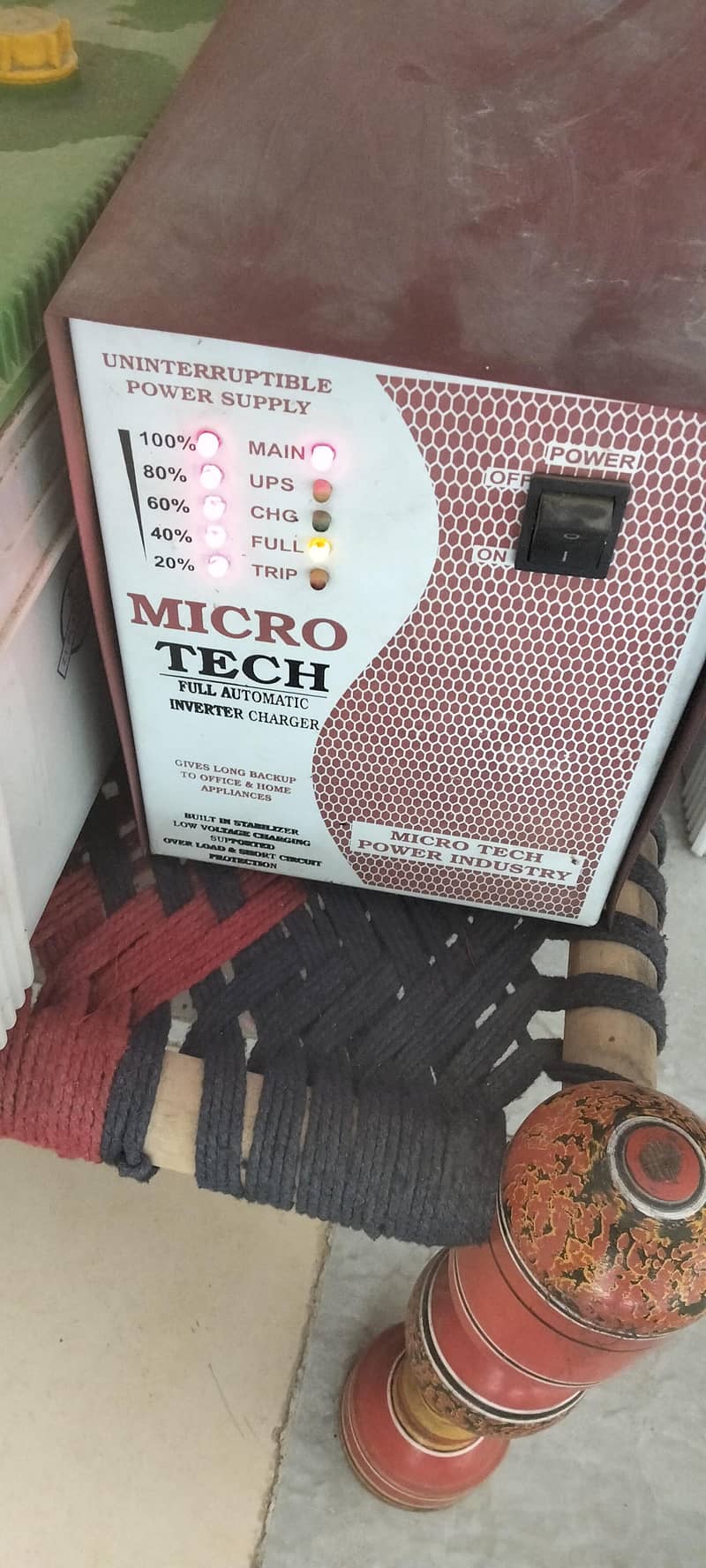 700 W ups 1