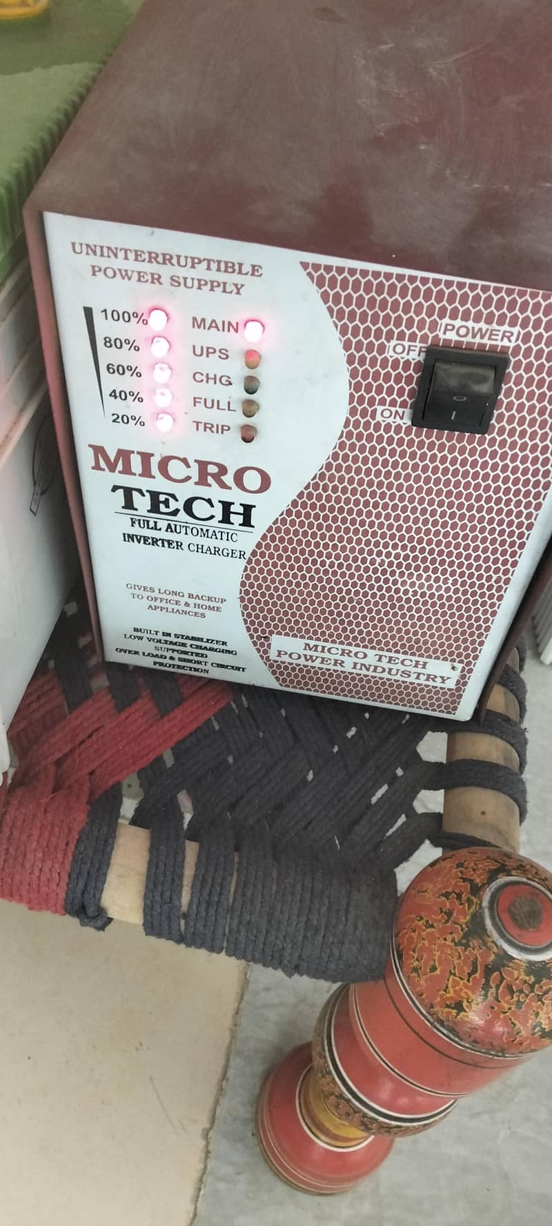 700 W ups 2