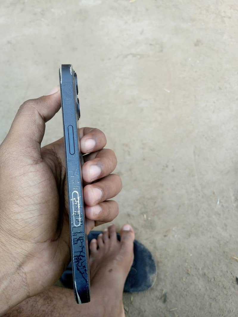 Apple iPhone 13 1