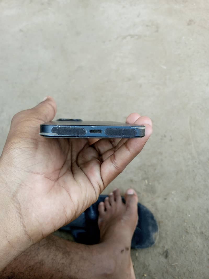 Apple iPhone 13 4