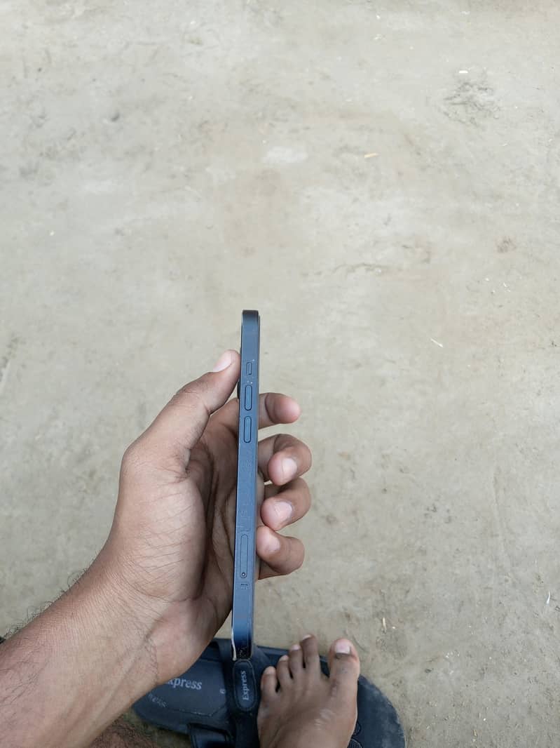 Apple iPhone 13 5