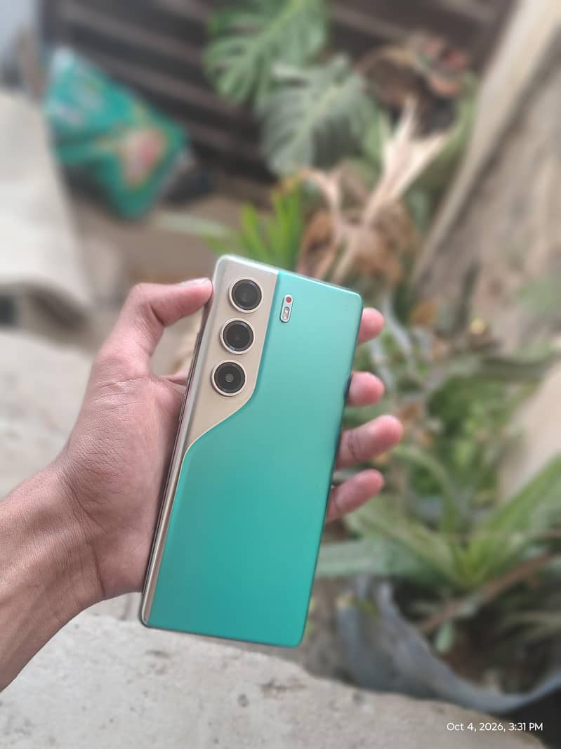 Tecno CAMON 40 Pro 0