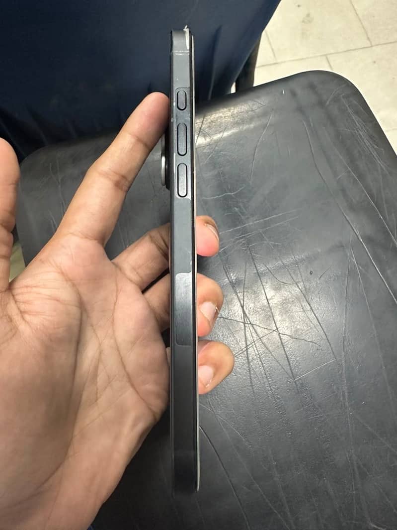 Apple iPhone 16 Plus 2