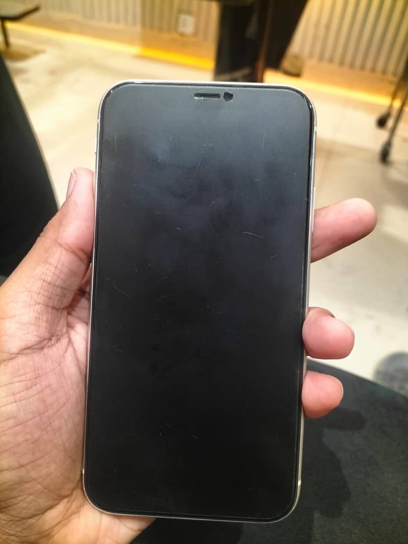 Apple iPhone 11 4