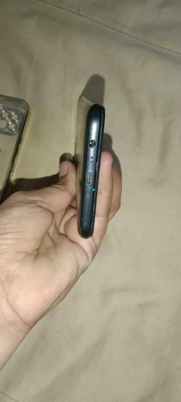 Realme C21 6