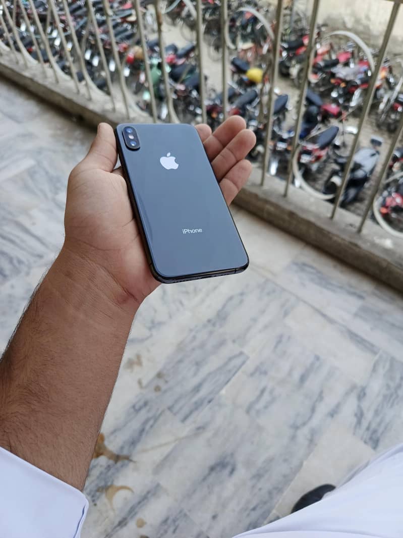 Apple iPhone Xs 3