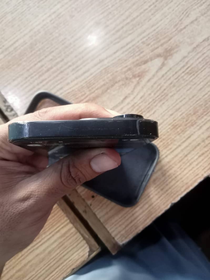 Apple iPhone 14 Pro 9.8 condition 1