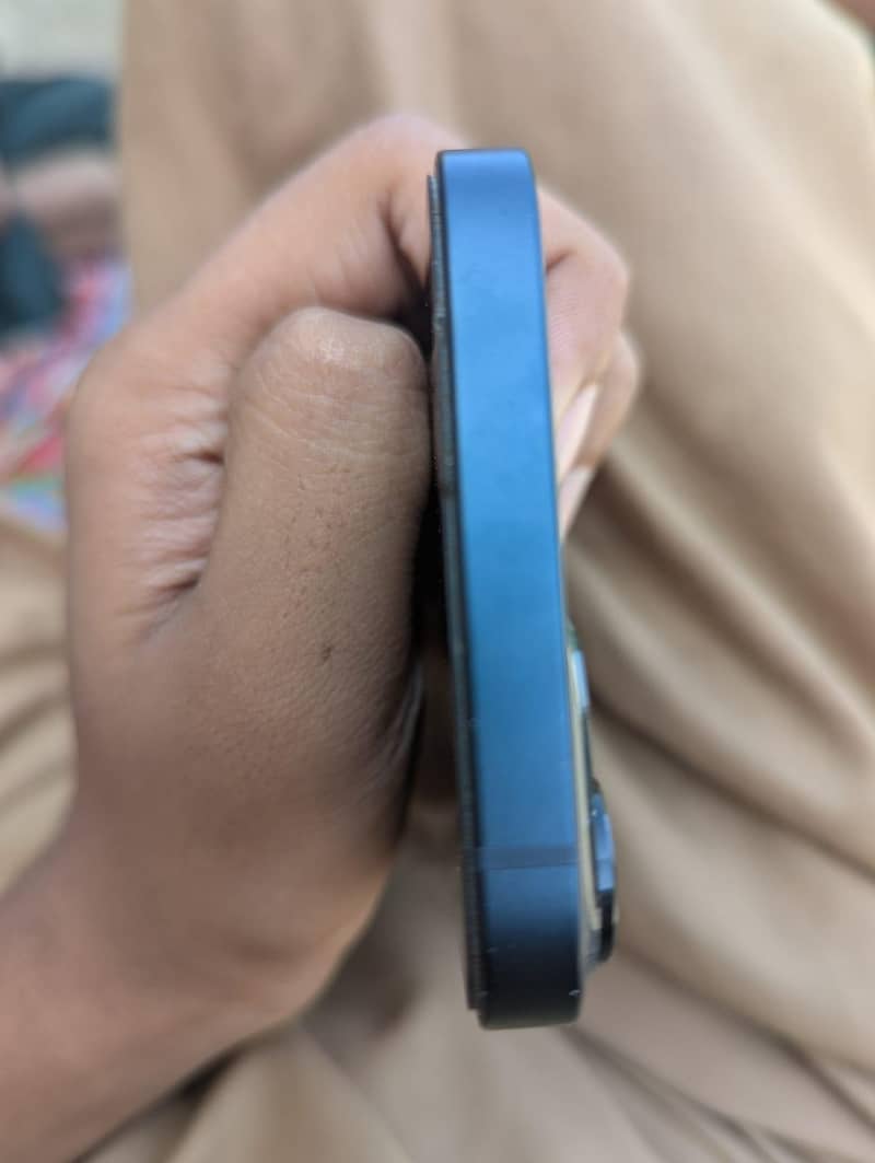 Apple iPhone 13 2