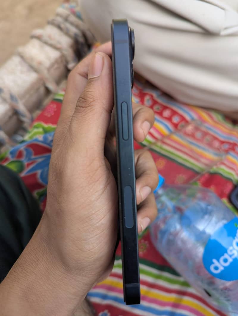 Apple iPhone 13 4