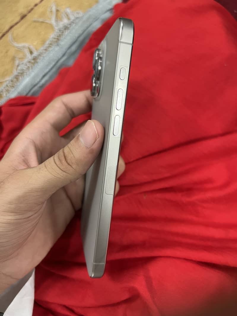 Apple iPhone 15 Pro Max 2