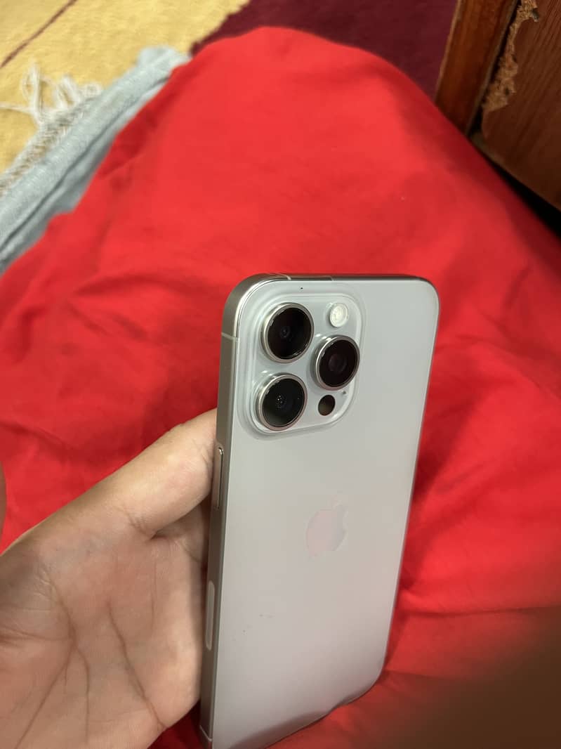 Apple iPhone 15 Pro Max 3