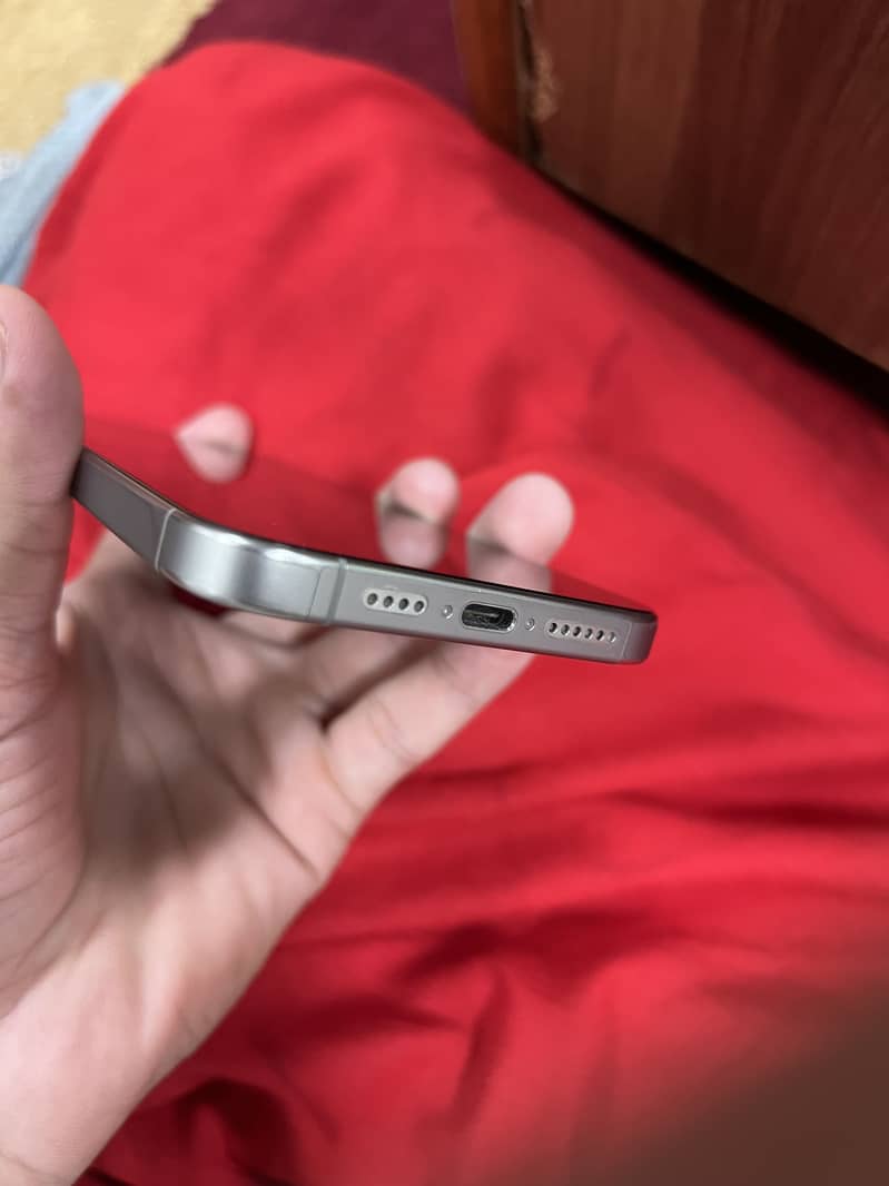 Apple iPhone 15 Pro Max 4