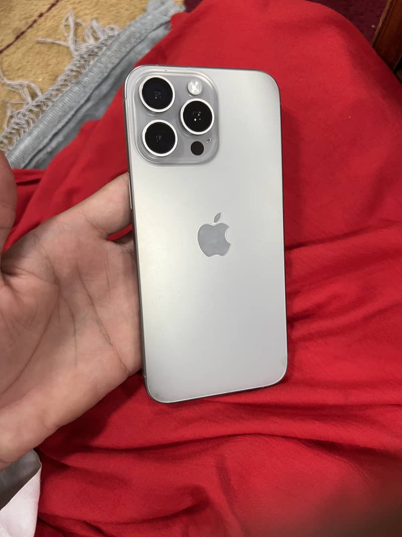 Apple iPhone 15 Pro Max 5