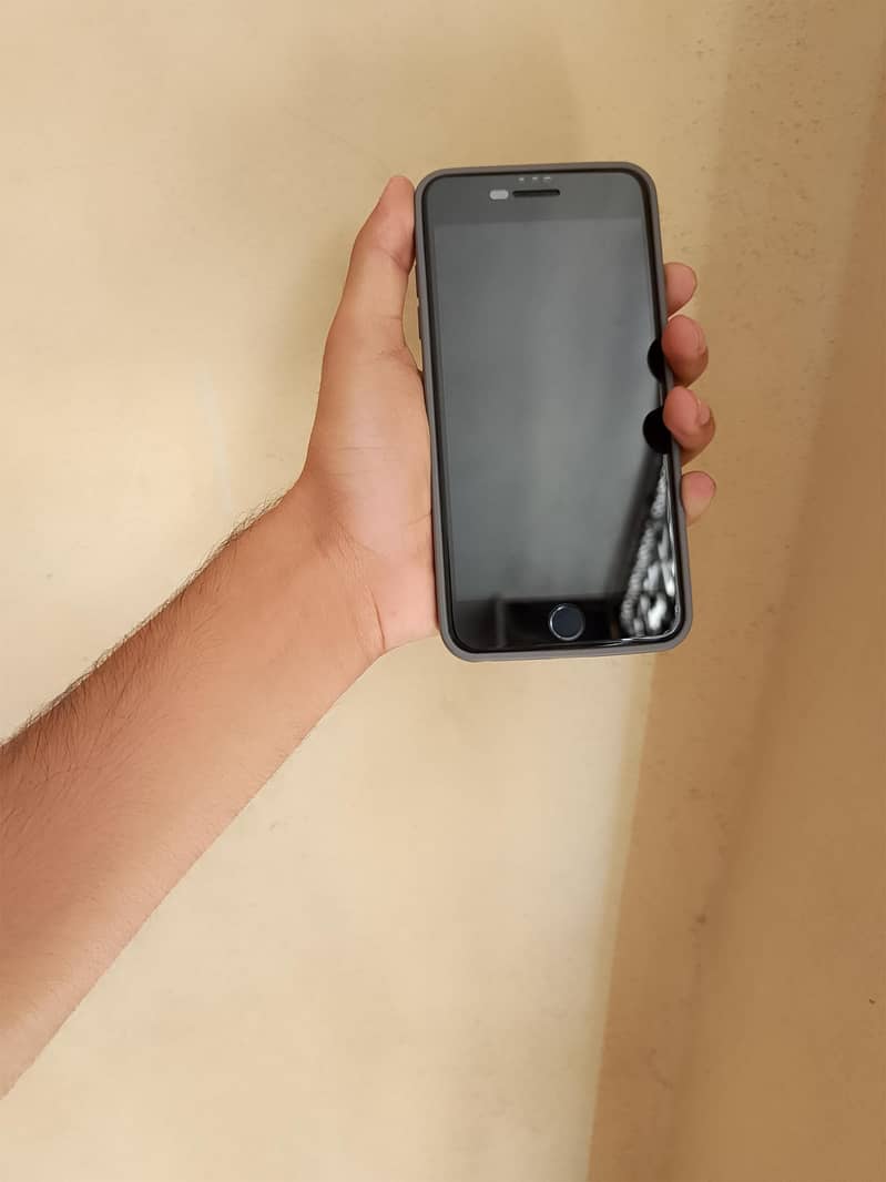 Apple iPhone 7 Plus 32 gb 0