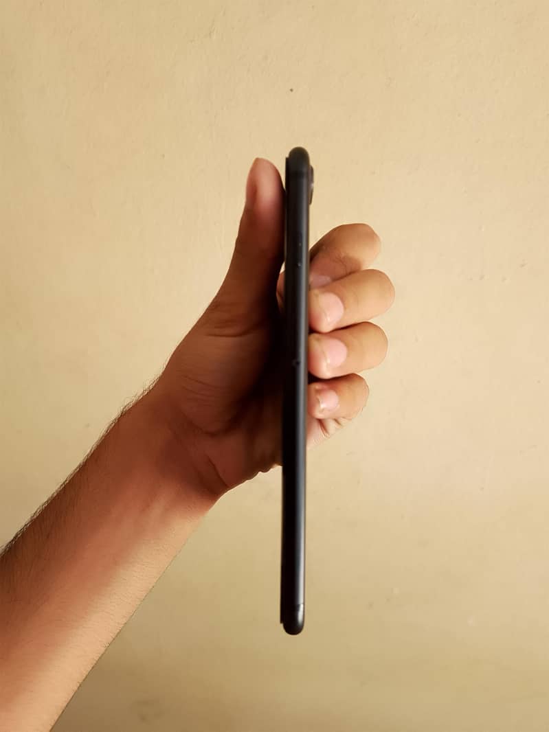 Apple iPhone 7 Plus 32 gb 2