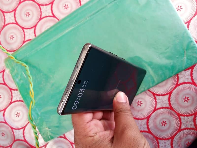 Tecno CAMON 40 Pro 4