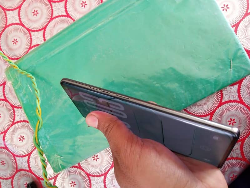 Tecno CAMON 40 Pro 6