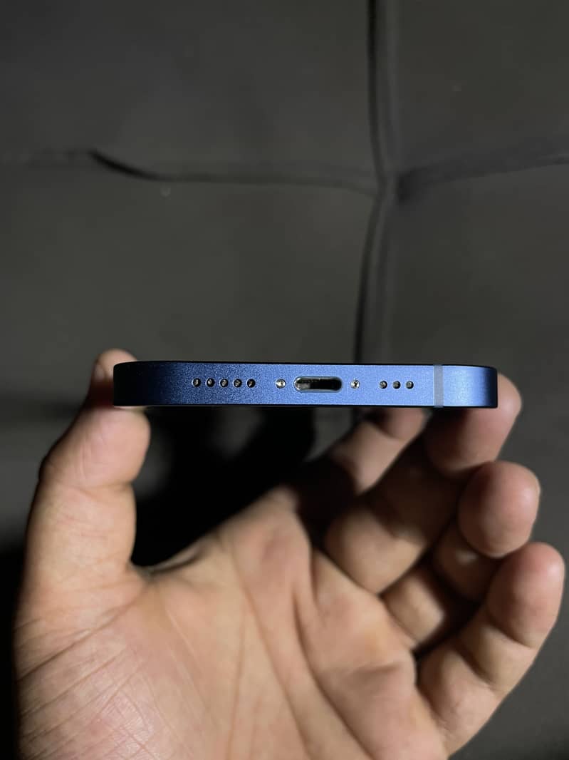 Apple iPhone 13 2