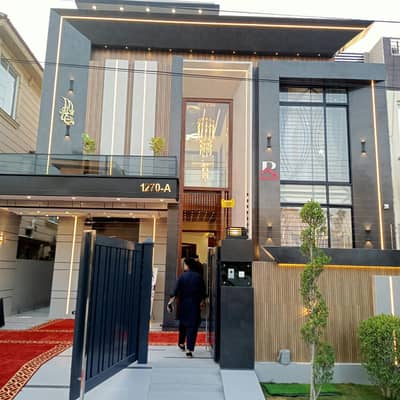 10 Marla Beautiful House Available For Sale